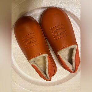 Dream House Orange Slippers Size XL. almost new- no tags